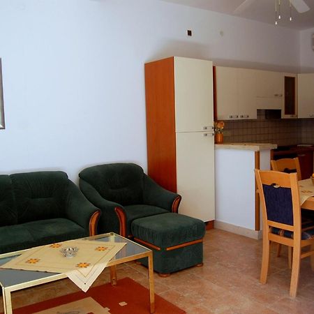 Apartments And Rooms Villa Mir 자톤 객실 사진