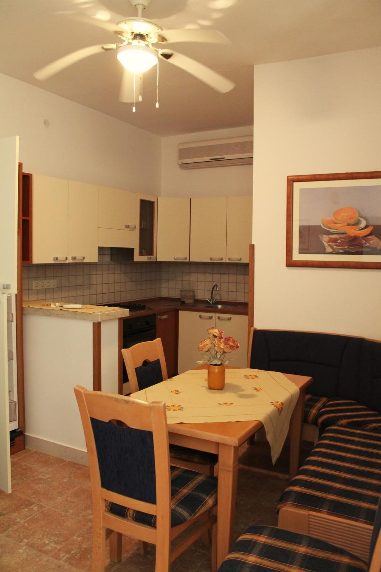 Apartments And Rooms Villa Mir 자톤 외부 사진