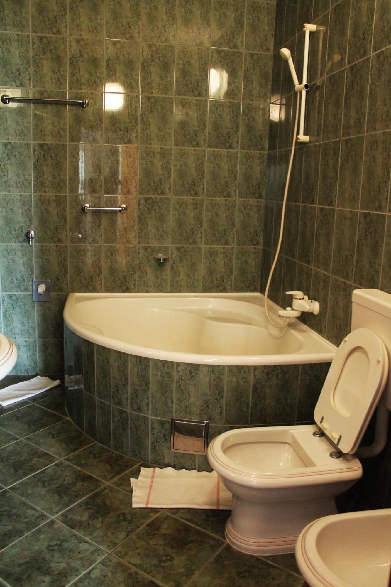 Apartments And Rooms Villa Mir 자톤 외부 사진
