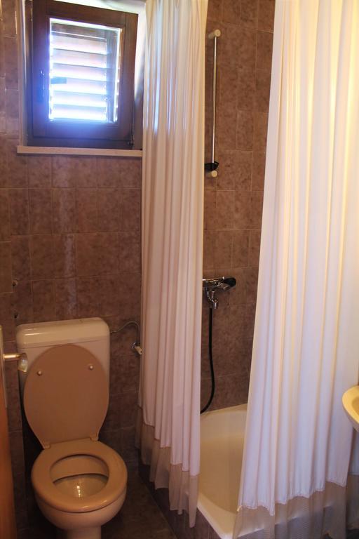 Apartments And Rooms Villa Mir 자톤 외부 사진
