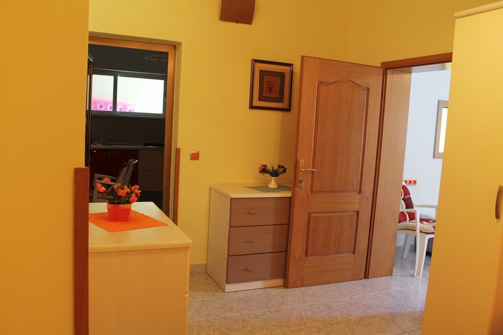 Apartments And Rooms Villa Mir 자톤 외부 사진