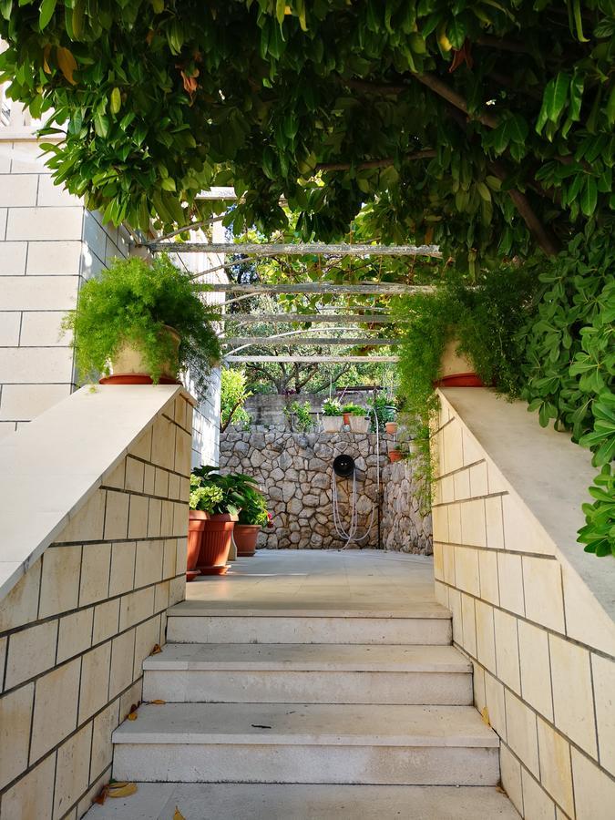 Apartments And Rooms Villa Mir 자톤 외부 사진