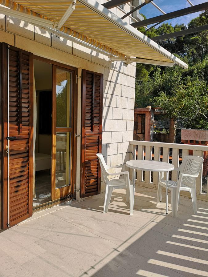 Apartments And Rooms Villa Mir 자톤 외부 사진